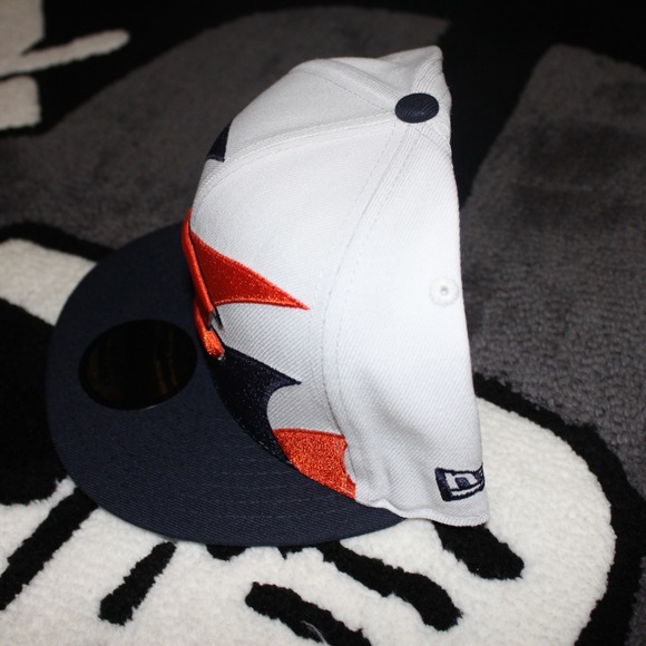 Chicago Bears Retro Wave - Picture 3 of 5